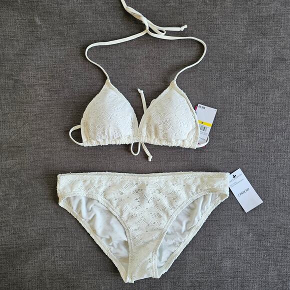 VINCE CAMUTO White Crochet Tie Front Triangle Bikini Top & Bottom 2 Pc Set Sz M - Picture 1 of 6